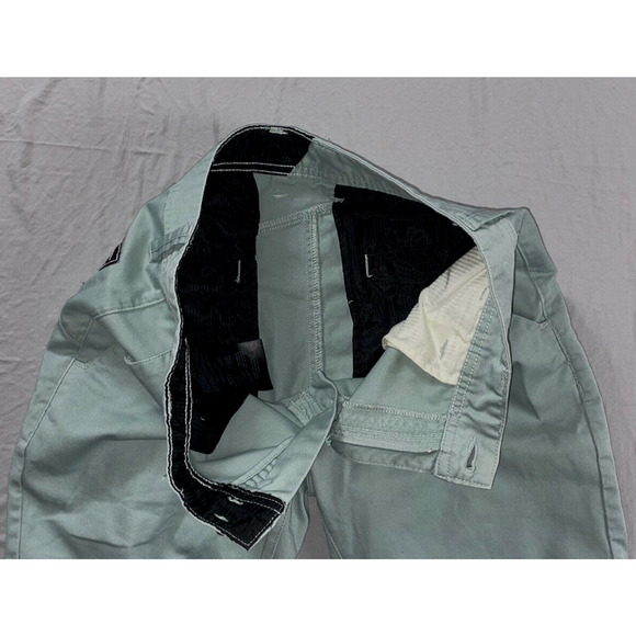 Volcom Flat Front Poly-Cotton Chino Skate Shorts. Seafoam Green, Size 28. GUC! - Picture 3 of 4